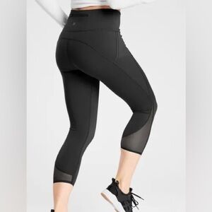 Athleta Lightening Capri Black Athletic Leggings Sz S